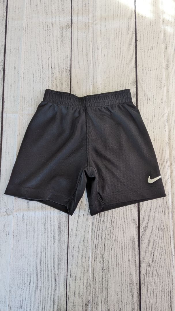 NIKE Shorts - 4t