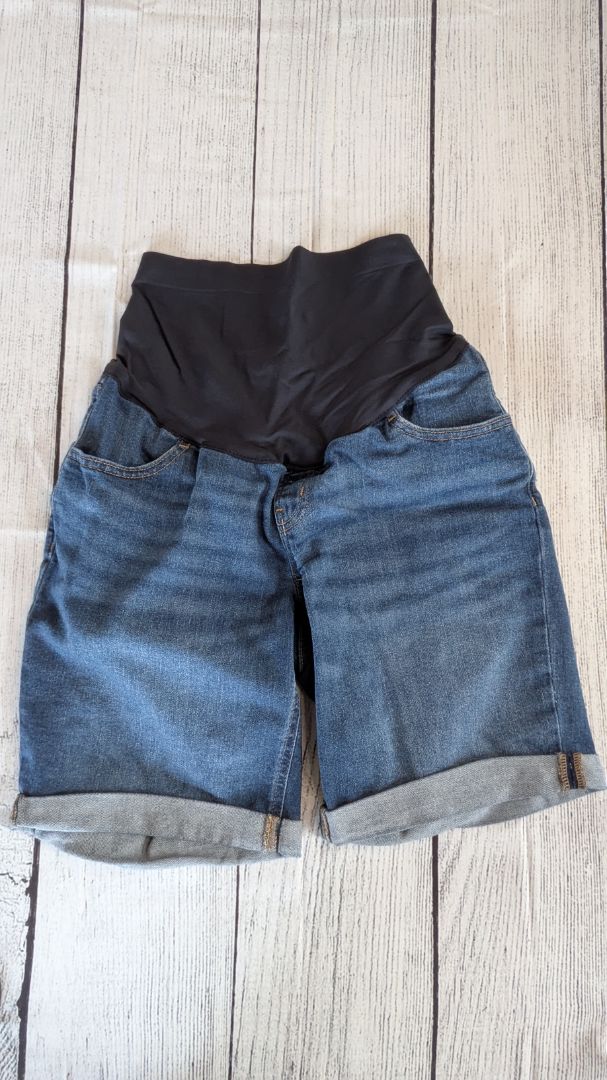 Old Navy Maternity Jean Shorts - 6