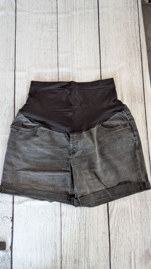 Old Navy Maternity Jean Shorts - 8