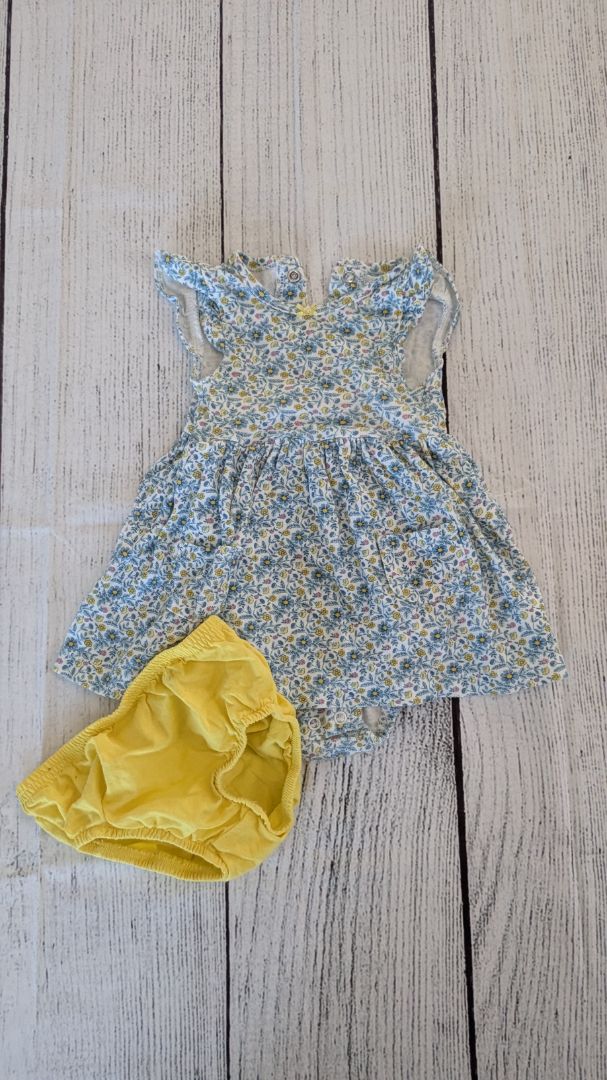 Carters Floral Outfit - 9mo