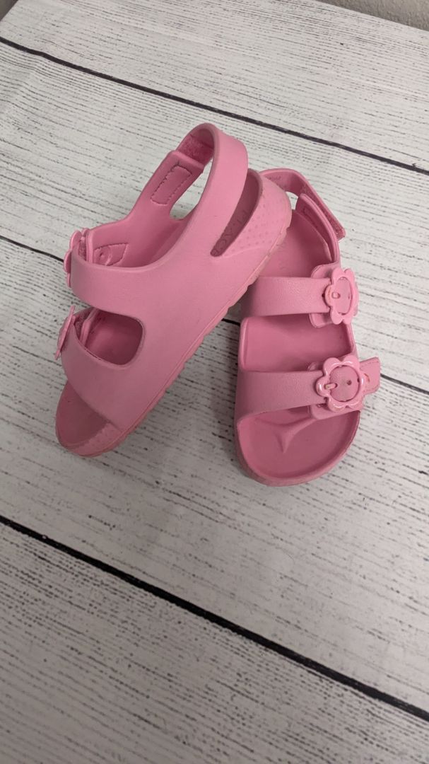 Children's Place Sandals - 10