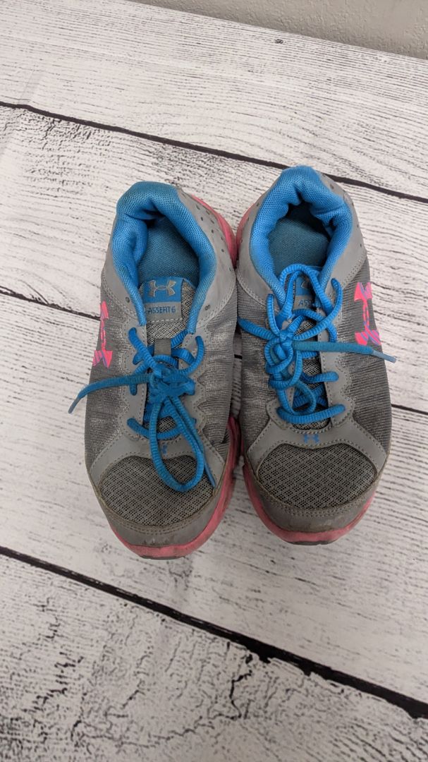 Under Armour Sneakers - 3.5