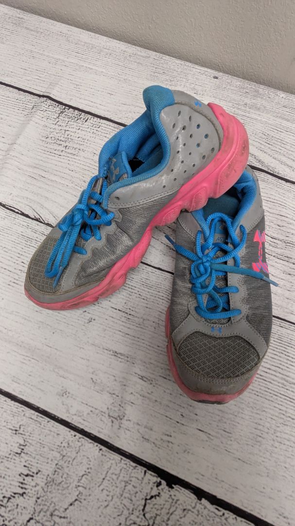 Under Armour Sneakers - 3.5