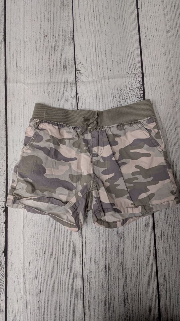 Children's Place Camo Shorts - 8