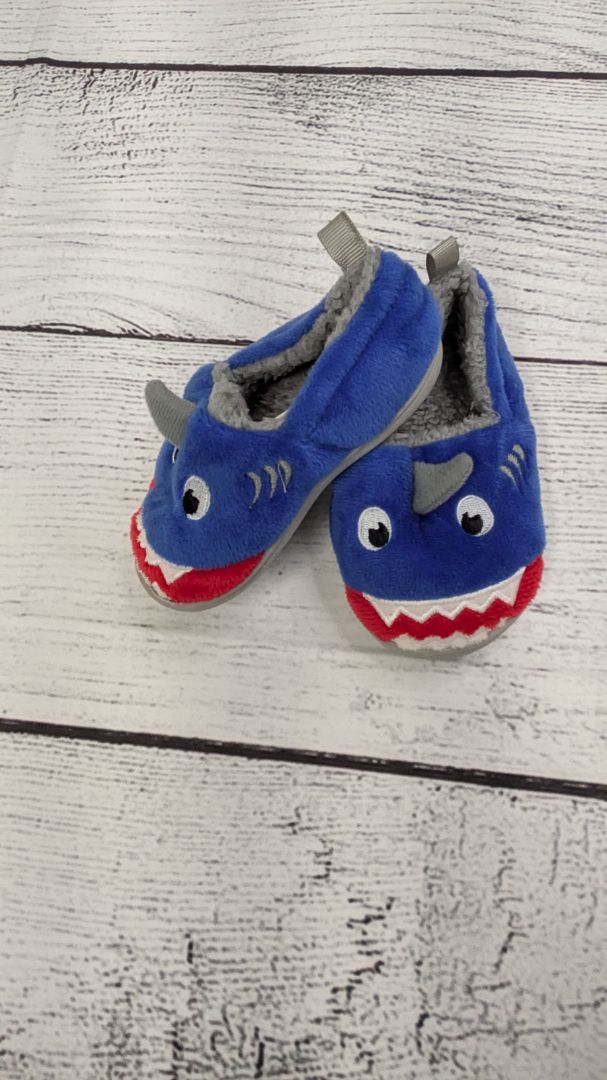 Wonder Nation Shark Slippers - 5
