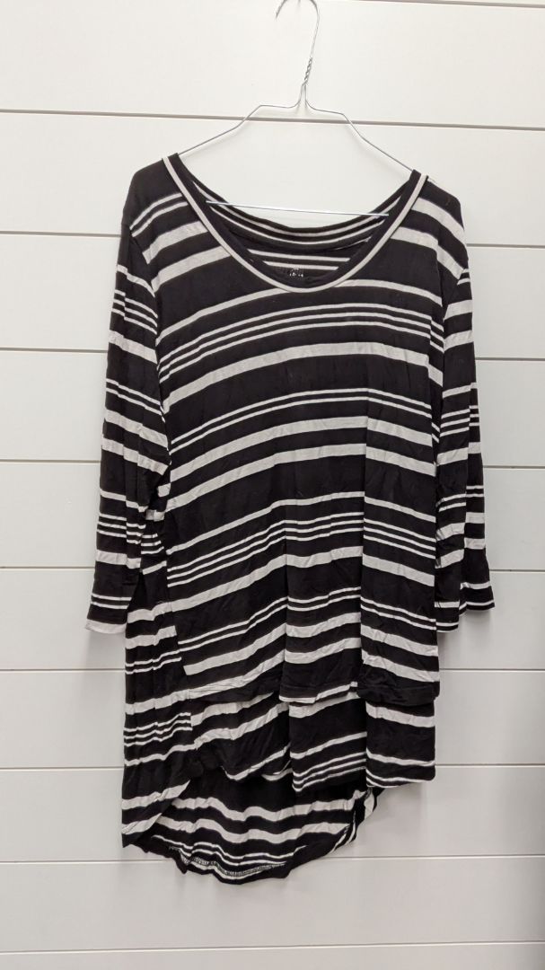Latched Mama Maternity Short Sleeve - L