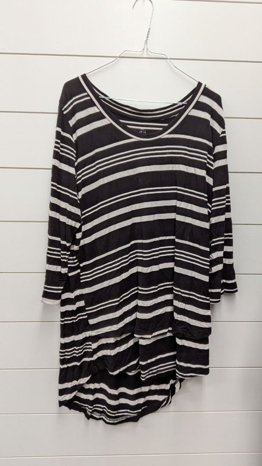 Latched Mama Maternity Short Sleeve - L