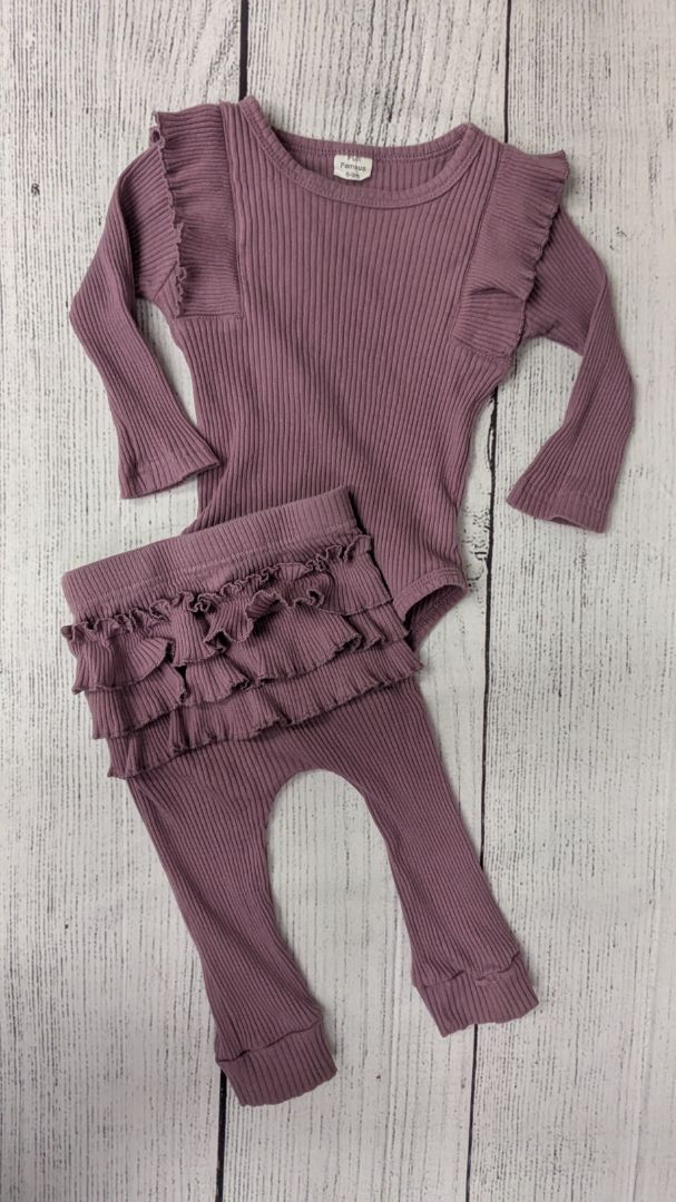 Full Famous Ruffle Outfit - 9mo