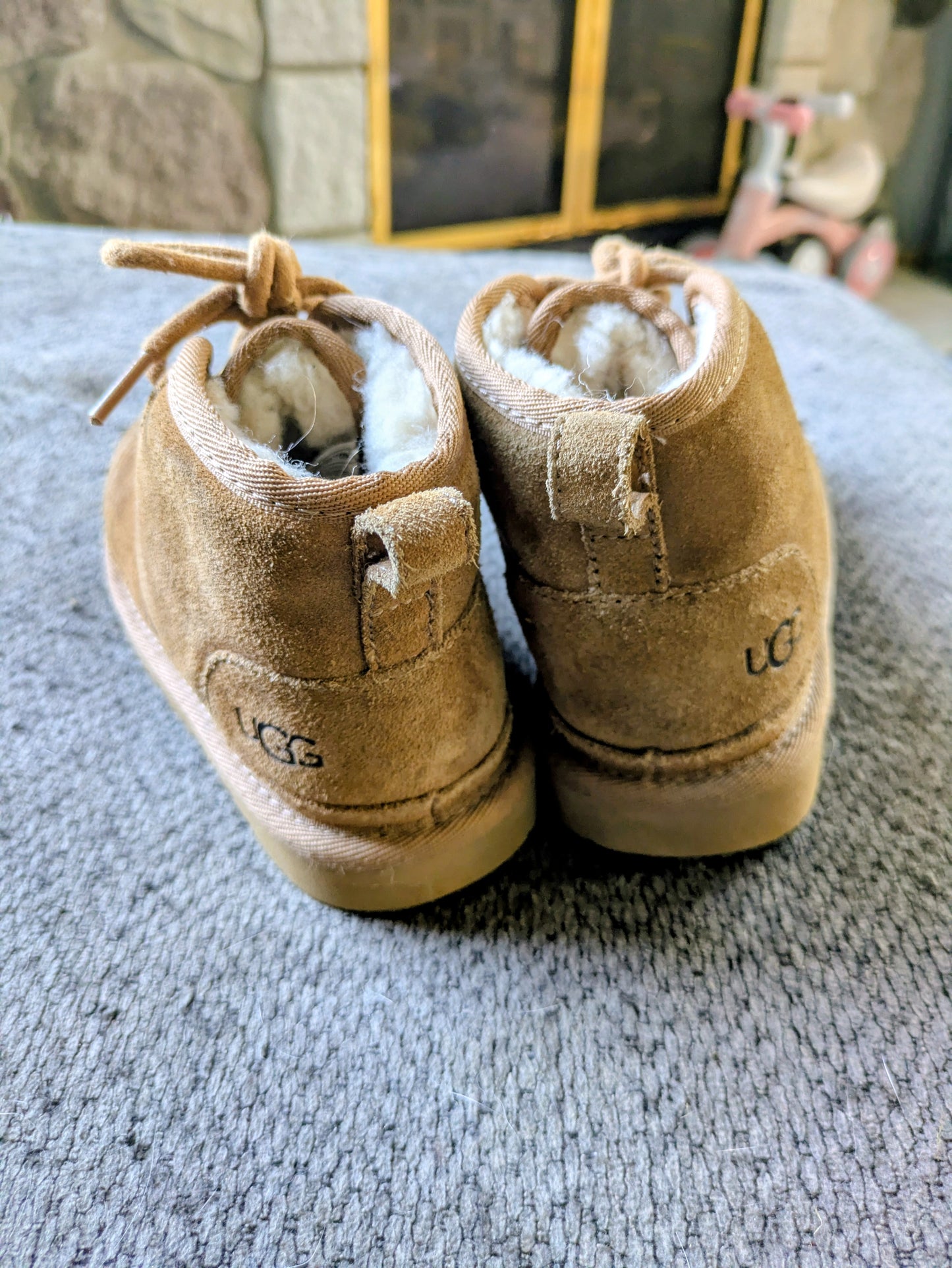 UGG Boys' Neumel II Boot - Size 13